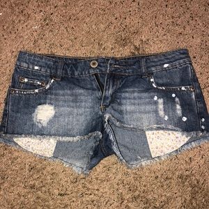 rue21 size 3/4 distressed jean shorts